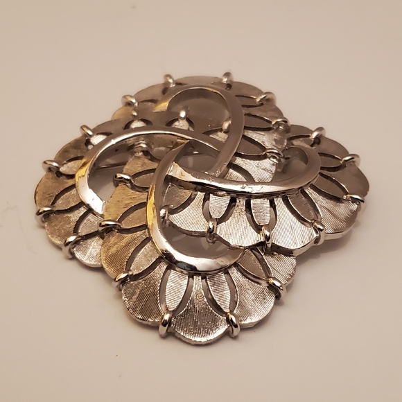 TRIFARI Double infinity symbols brooch pin, with textured and smooth finishes - Picture 14 of 16